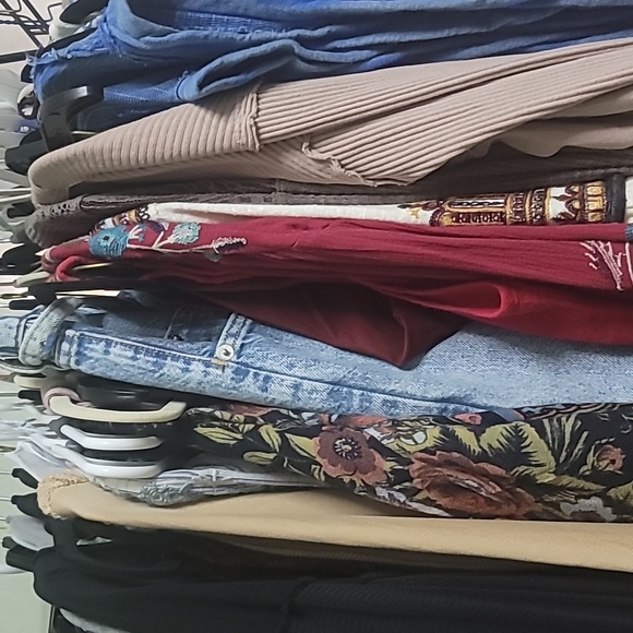 Meet your Posher, Jennifer - Picture 2 of 3